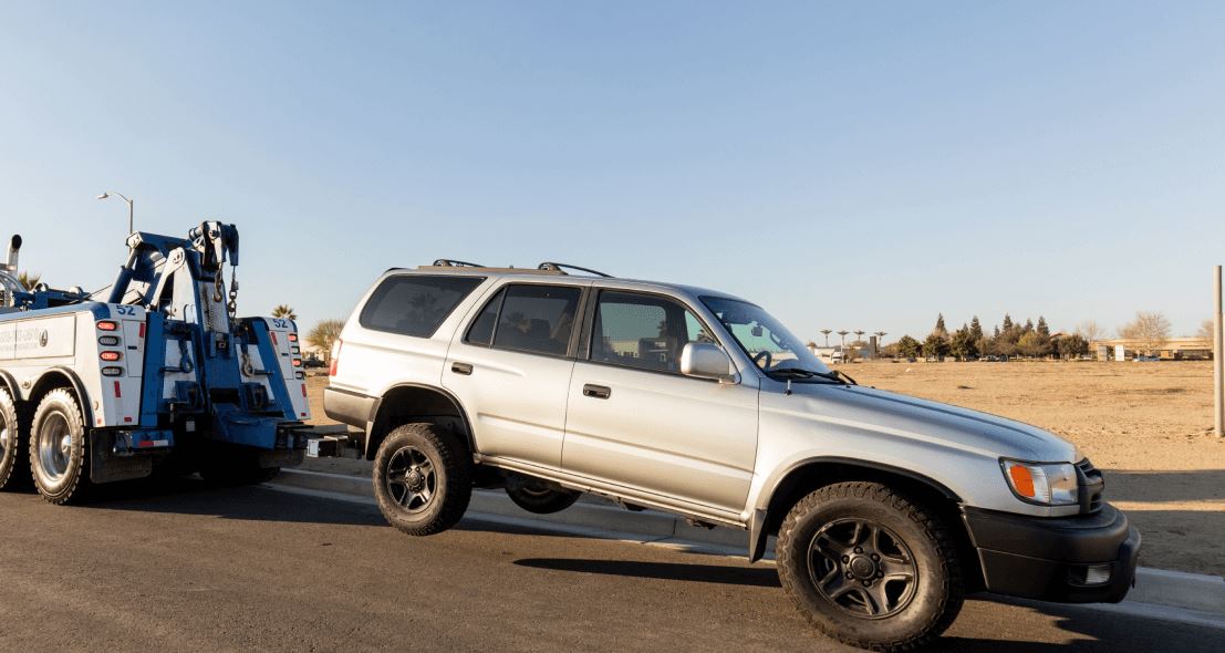 Tow truck towing an SUV in Florida City, FL